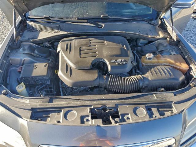 Chrysler 300 Limited Image 5