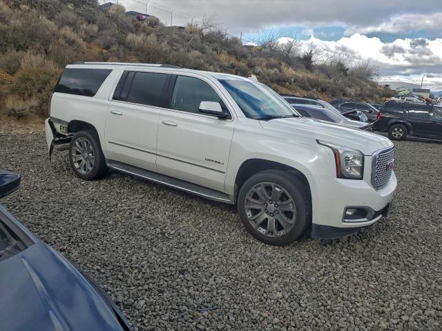 GMC Yukon Denali Image 6