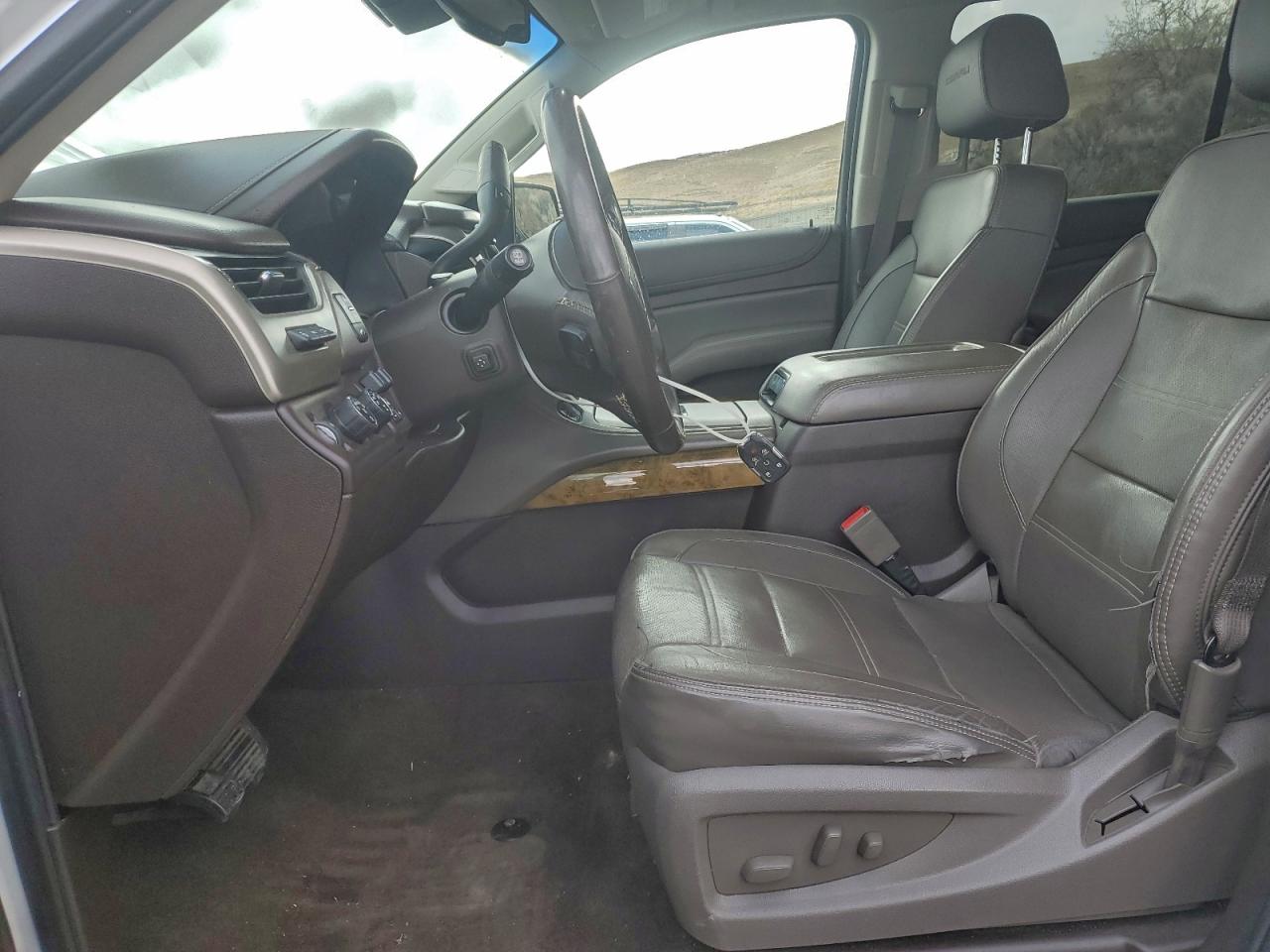 GMC Yukon Denali Image 5