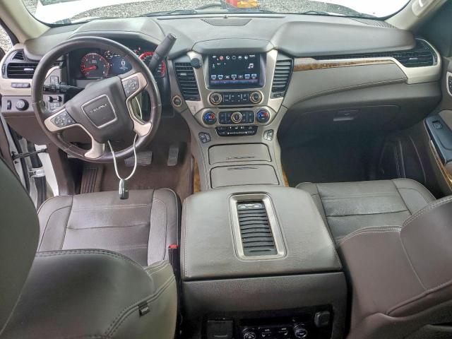 GMC Yukon Denali Image 11
