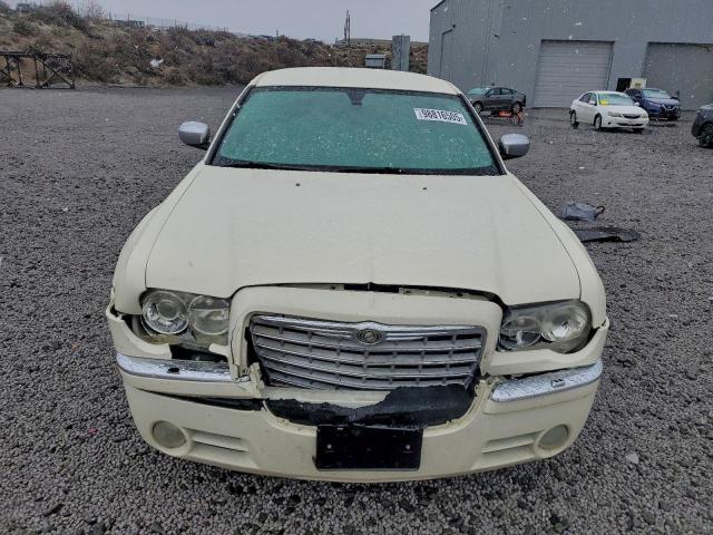 Chrysler 300 Image 7