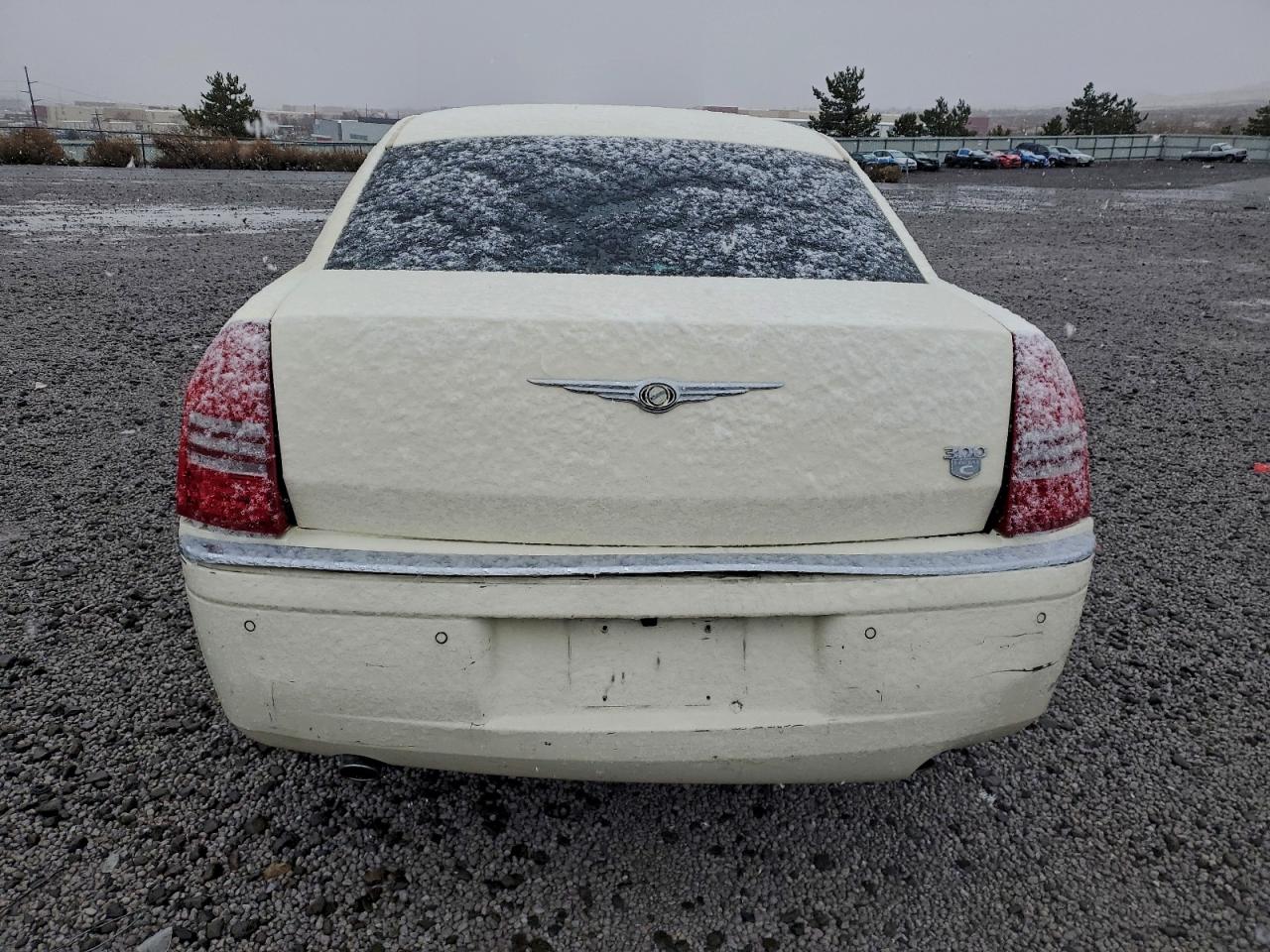 Chrysler 300 Image 9