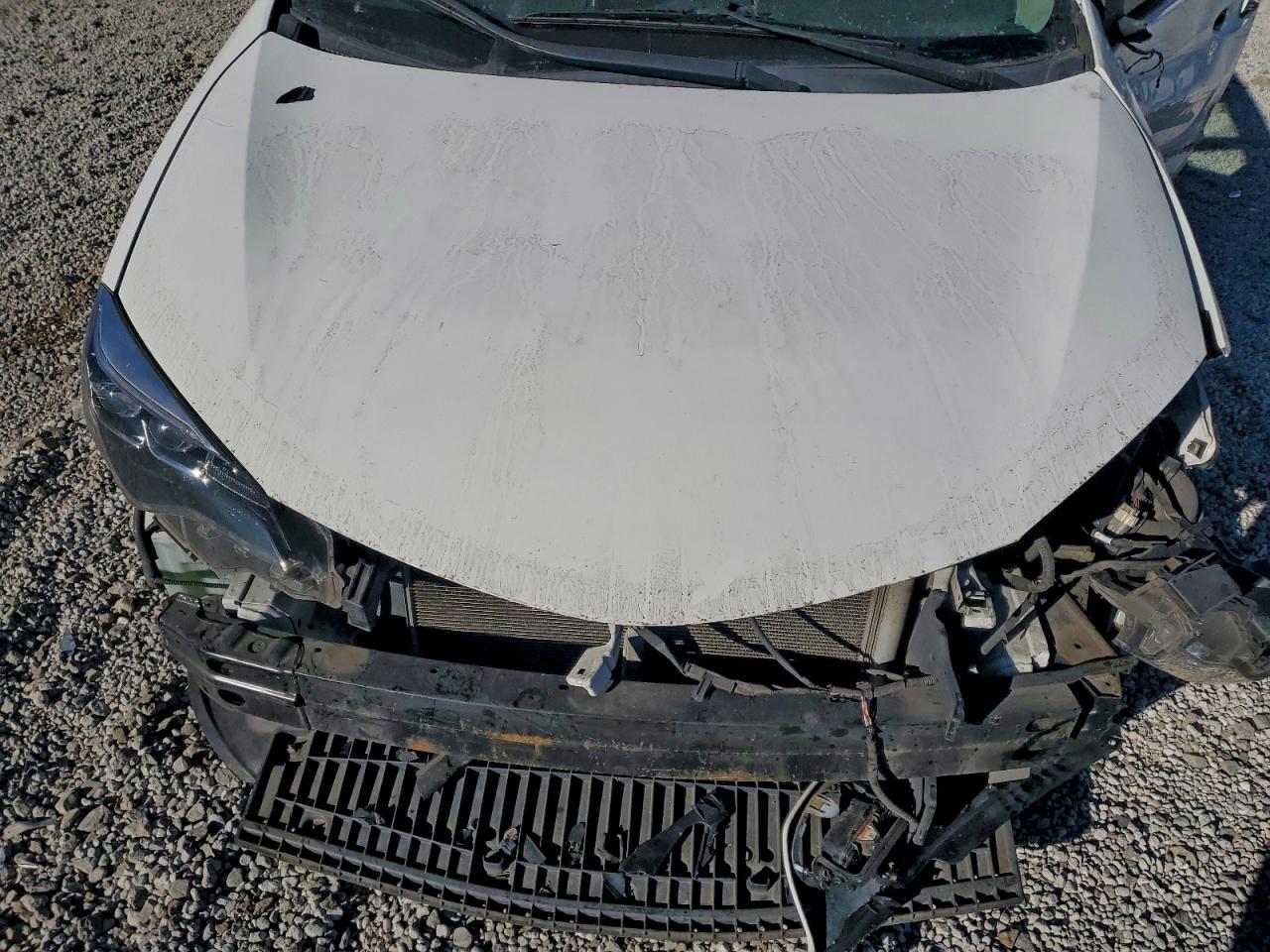 Toyota Corolla L Image 12