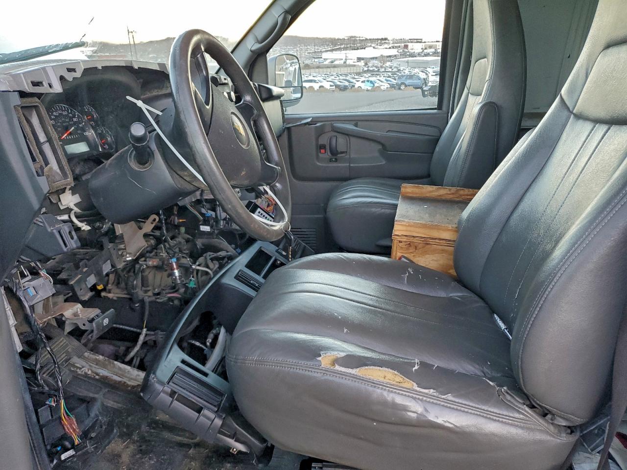 Chevrolet Express Image 9