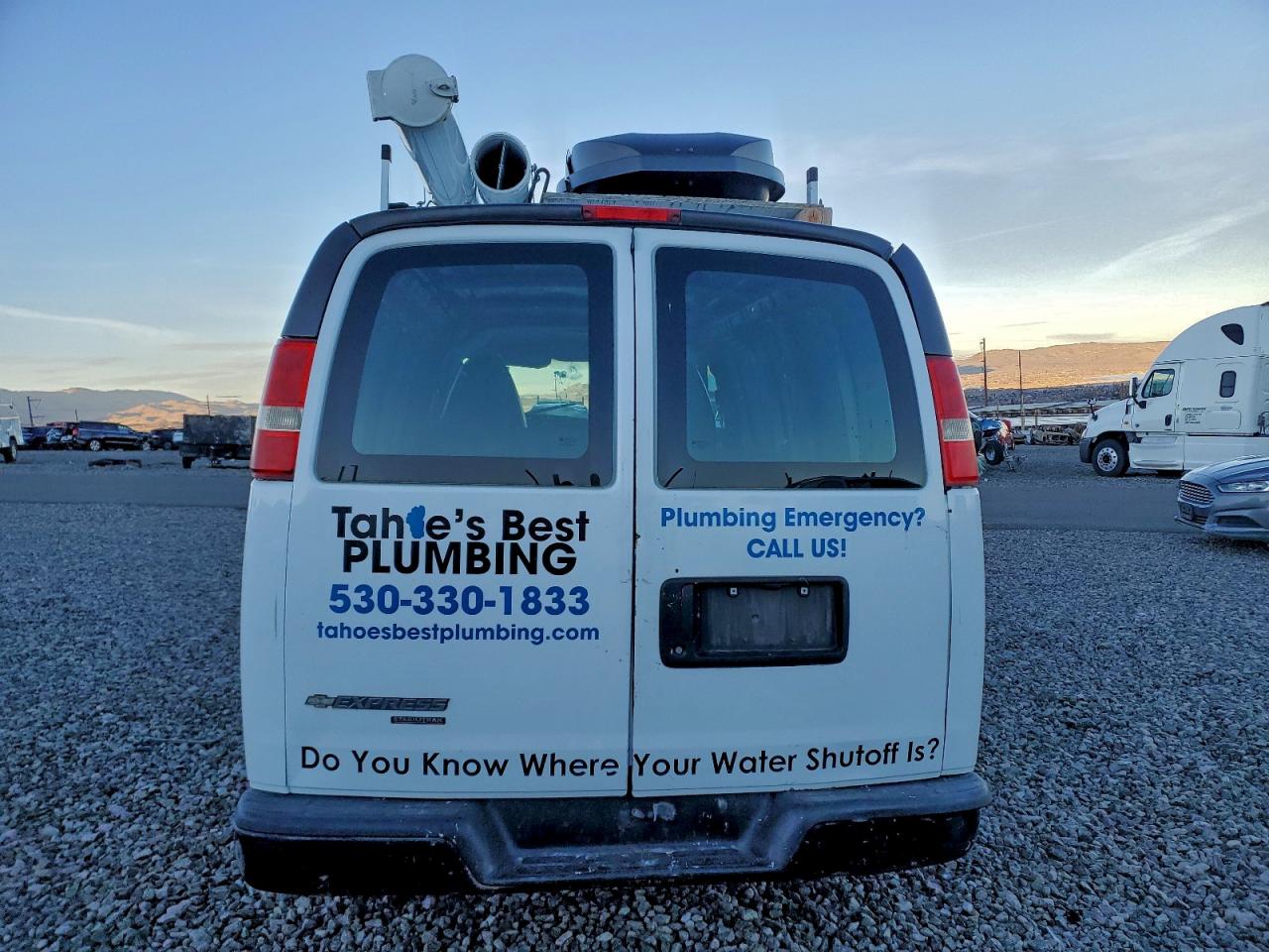 Chevrolet Express Image 3