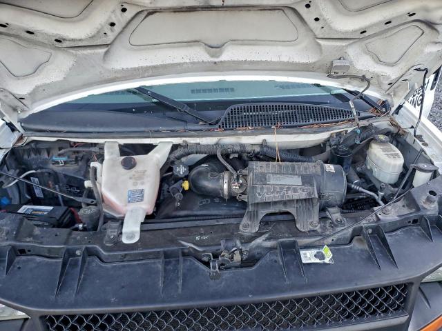 Chevrolet Express Image 2