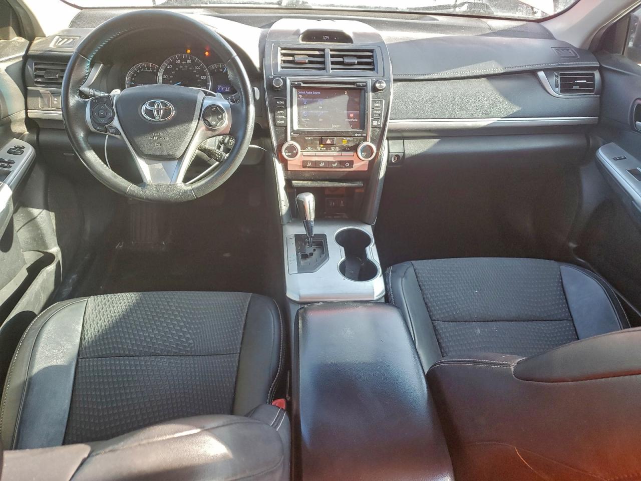 Toyota Camry L Image 11