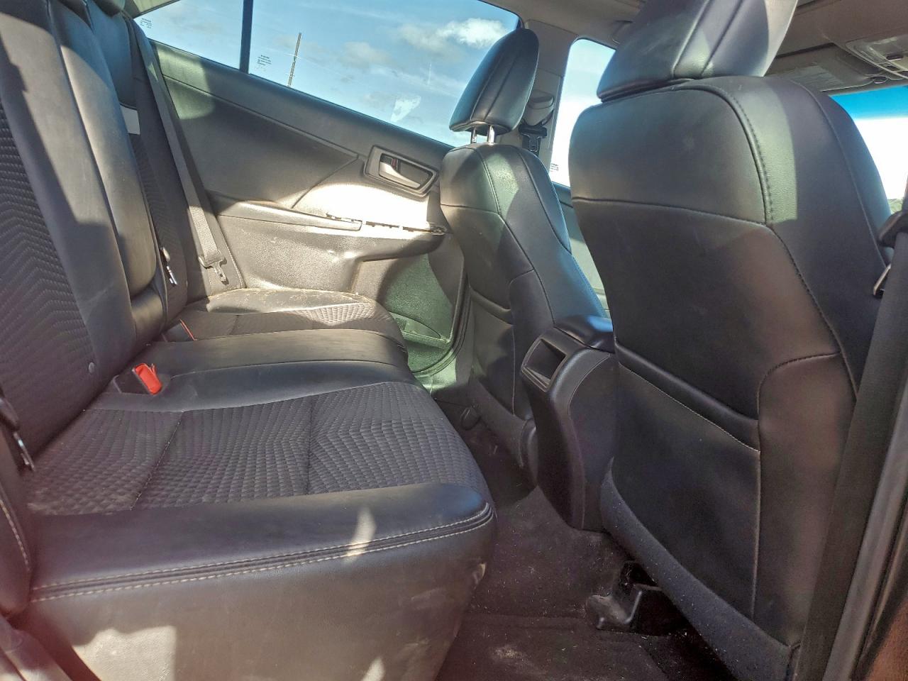 Toyota Camry L Image 7