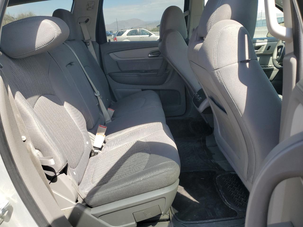 Chevrolet Traverse Ls Image 2