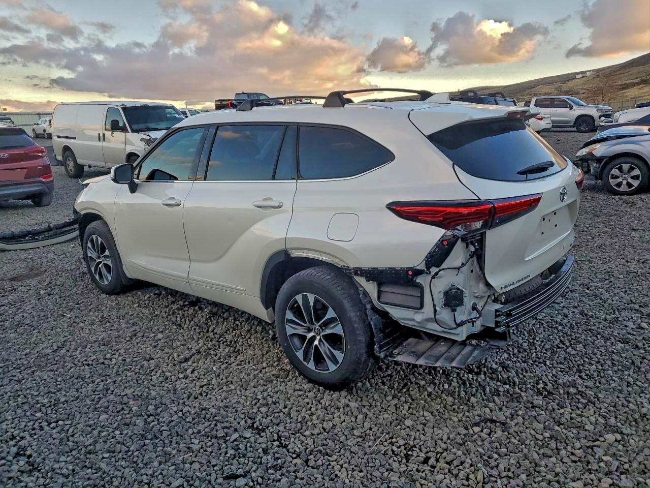 Toyota Highlander Xle Image 2