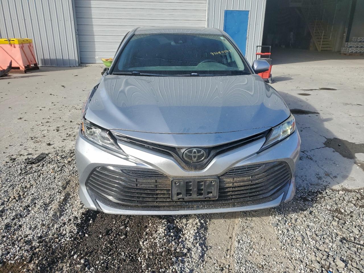 Toyota Camry L Image 3