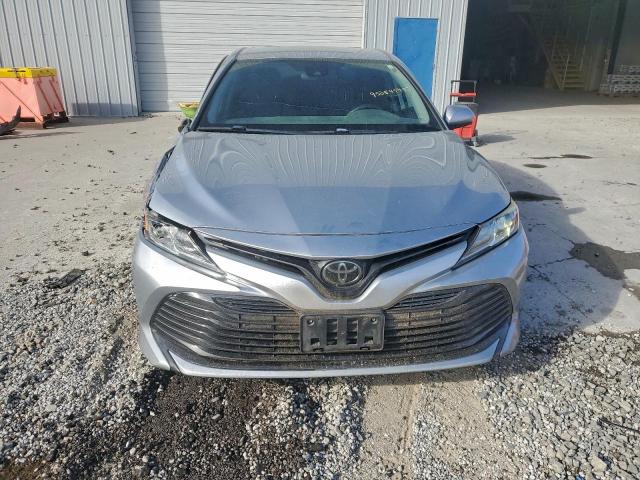 Toyota Camry L Image 3