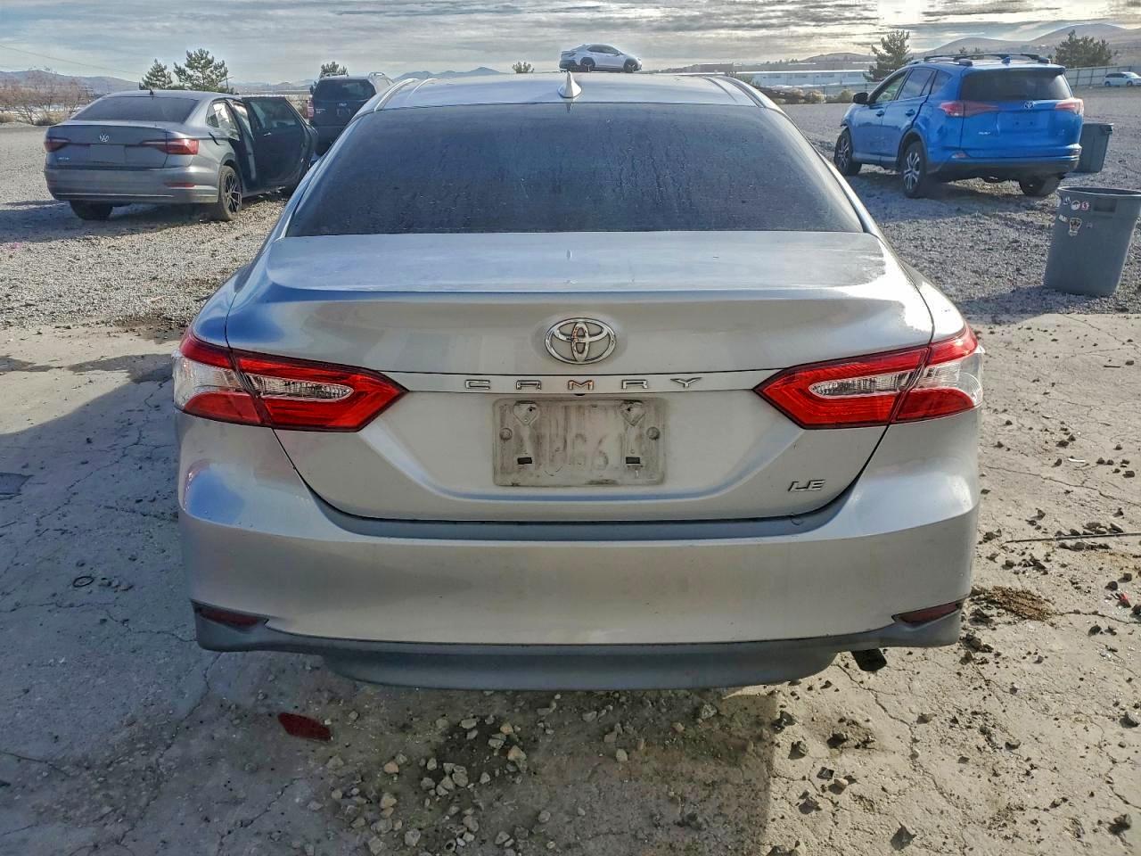 Toyota Camry L Image 10