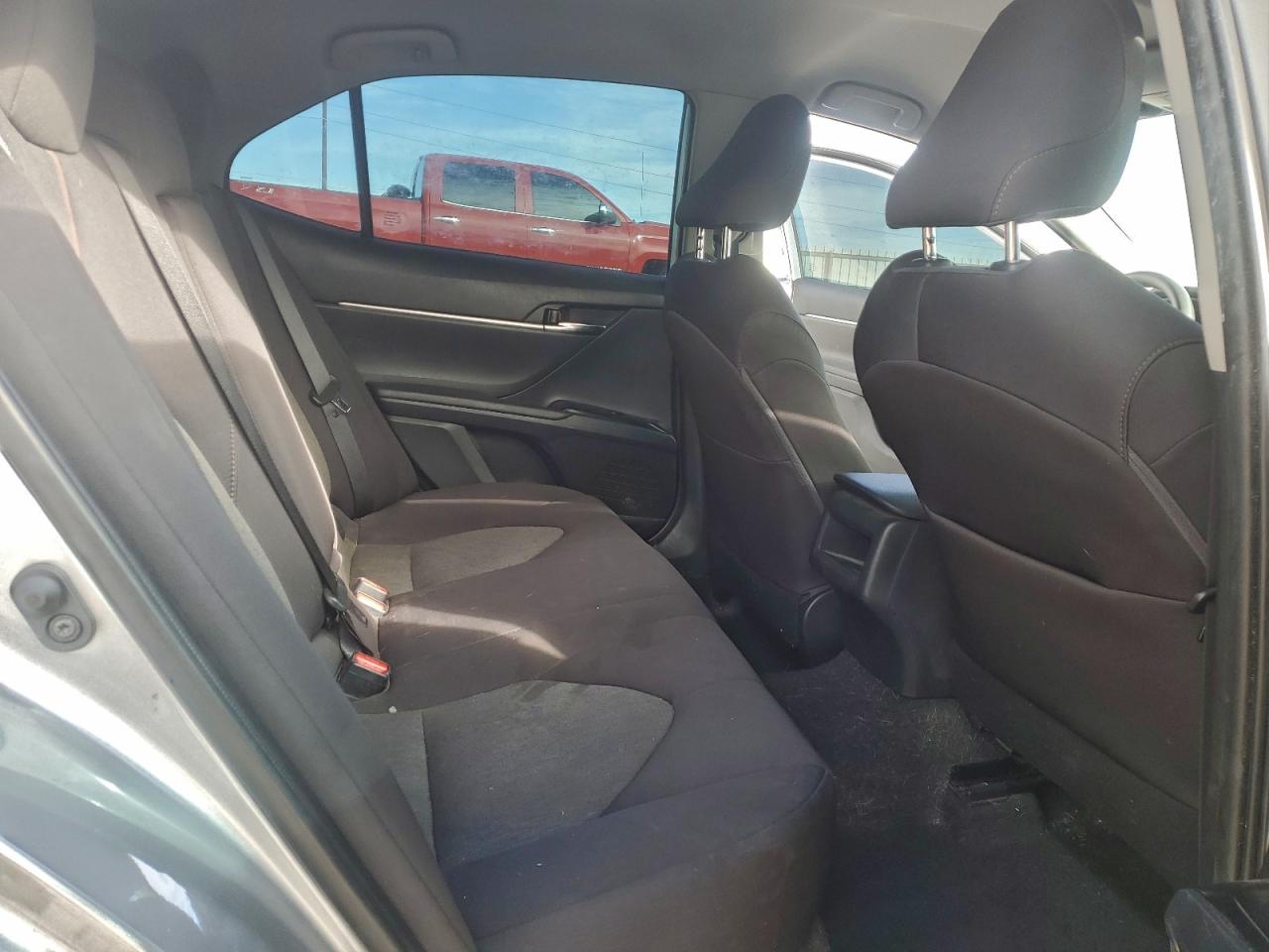 Toyota Camry L Image 11