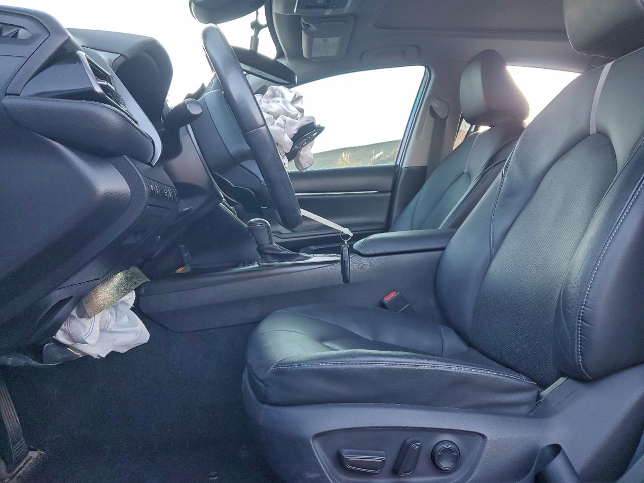 Toyota Camry Xse Image 8