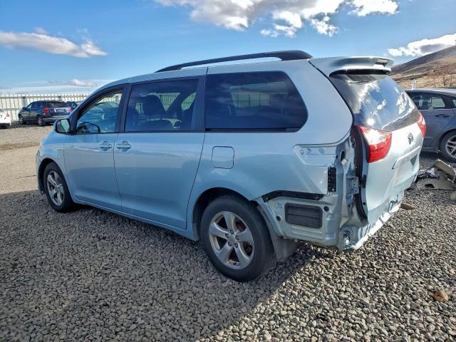 Toyota Sienna Le Image 2