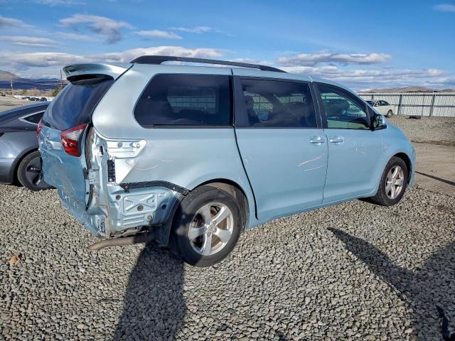 Toyota Sienna Le Image 3