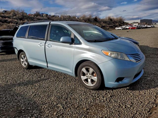 Toyota Sienna Le Image 14