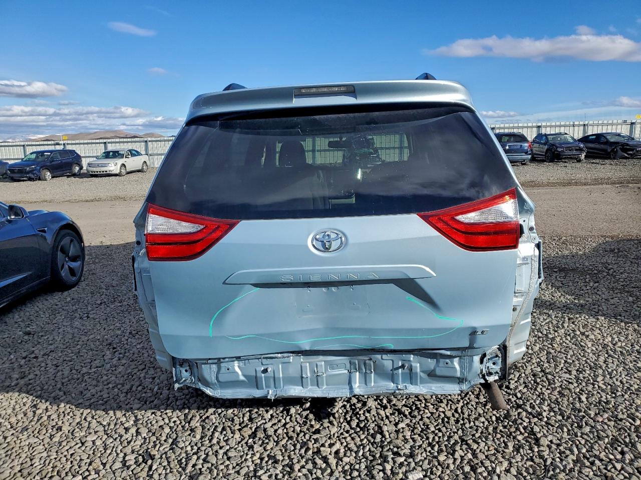 Toyota Sienna Le Image 7