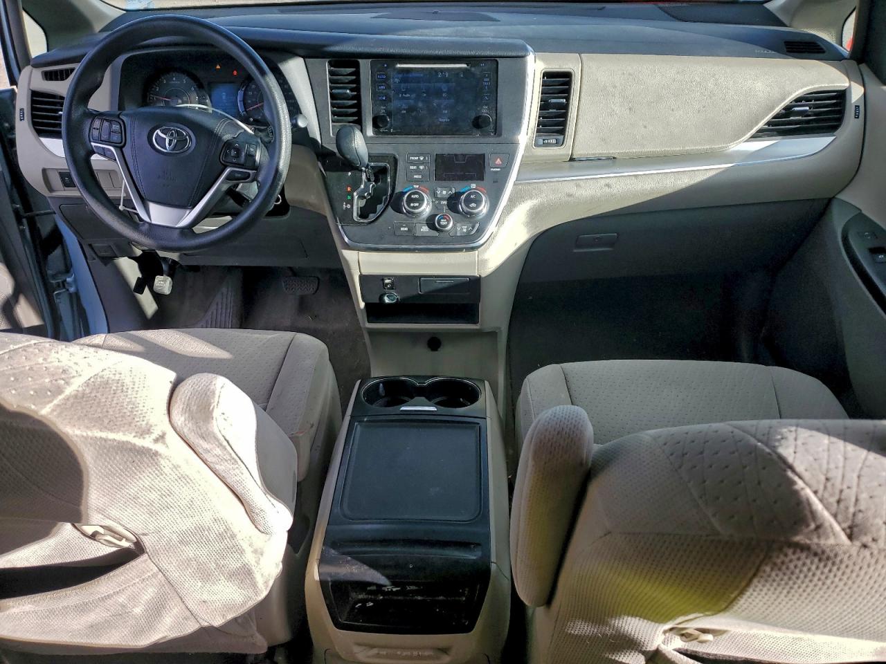 Toyota Sienna Le Image 6