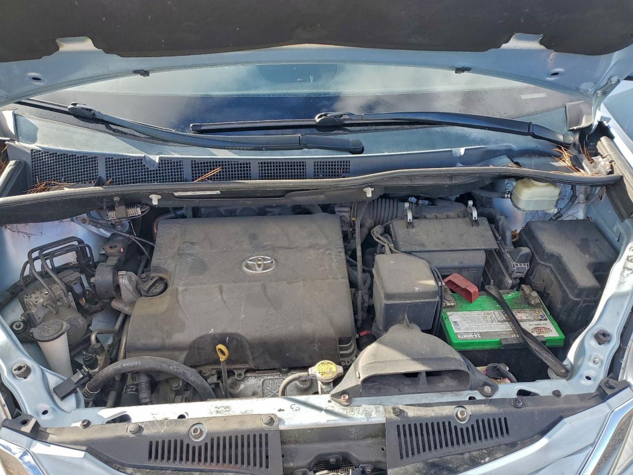 Toyota Sienna Le Image 12