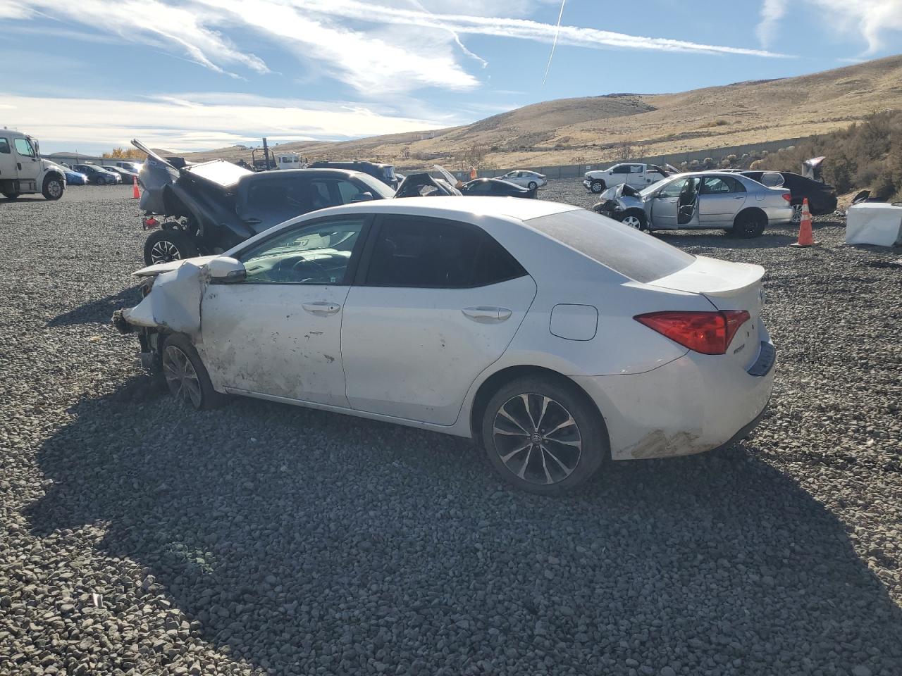 Toyota Corolla L Image 9