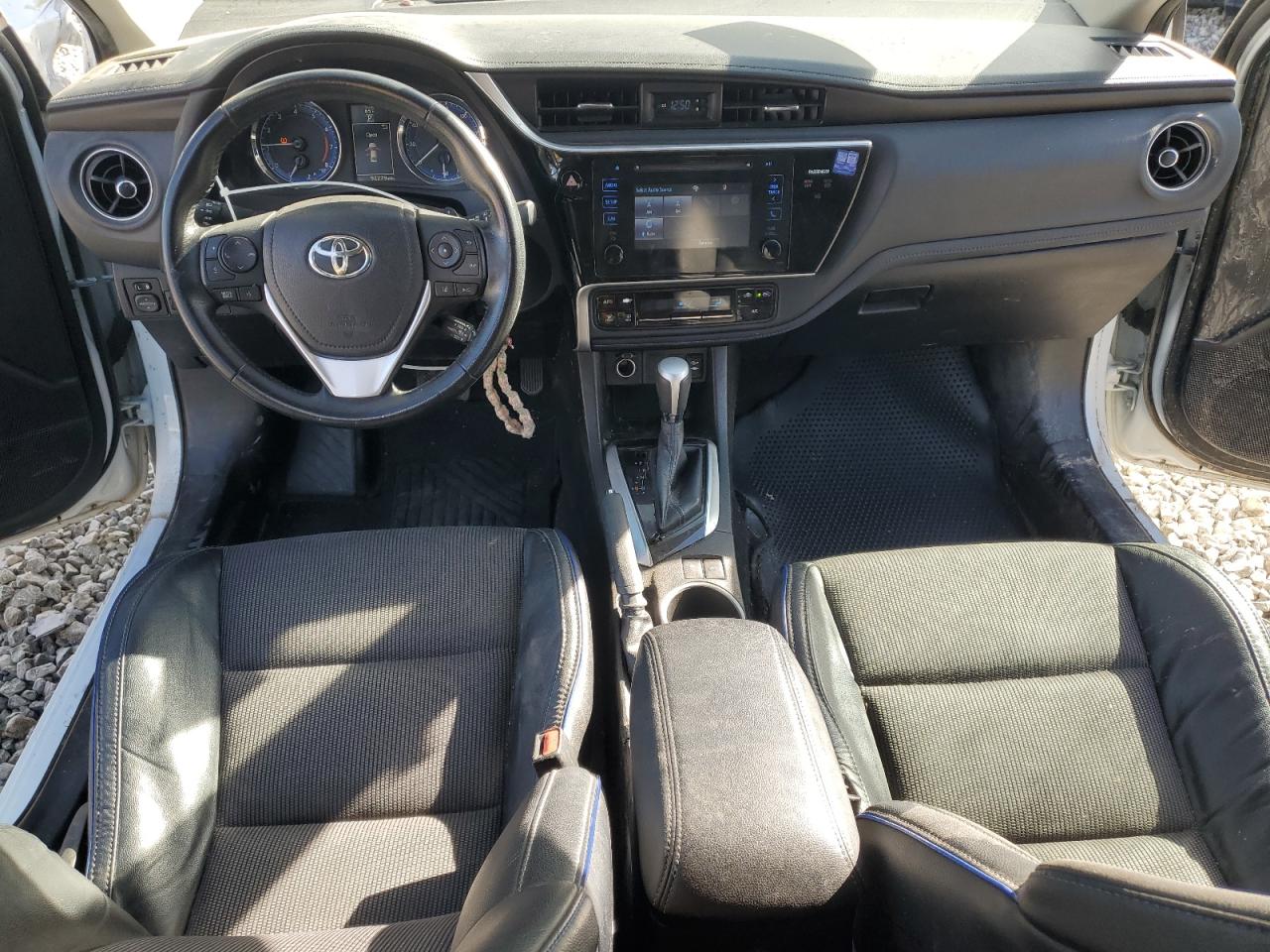 Toyota Corolla L Image 7