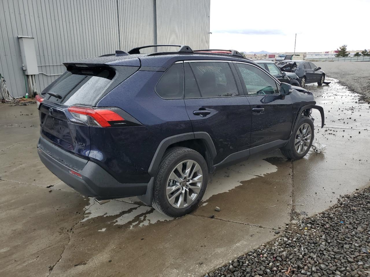 Toyota RAV4 Xle Premium Image 13