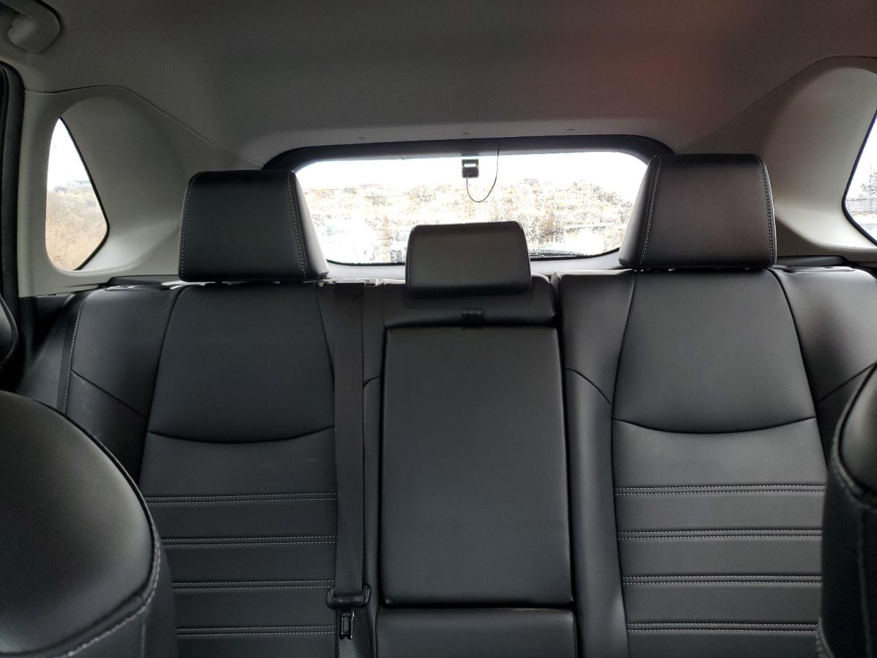 Toyota RAV4 Xle Premium Image 8