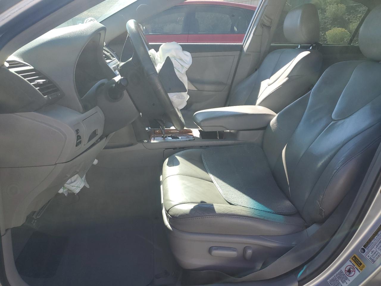 Toyota Camry Se Image 8