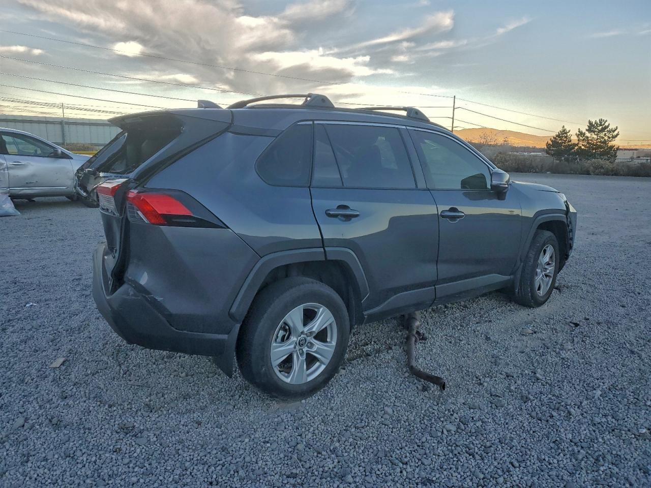 Toyota RAV4 Xle Image 9