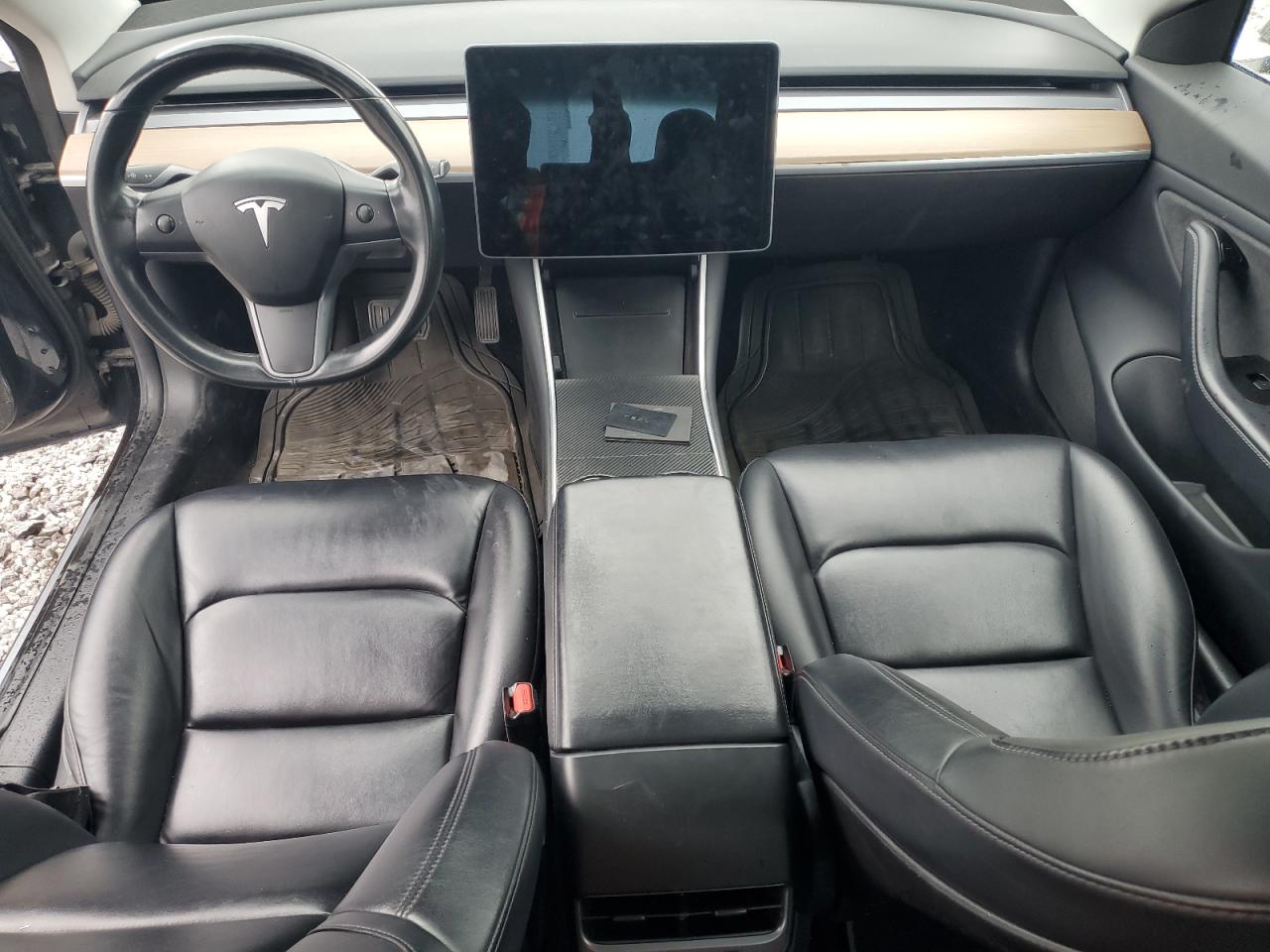 Tesla Model 3 Image 8