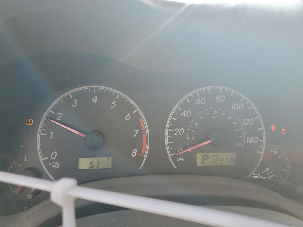 Toyota Corolla Base Image 12