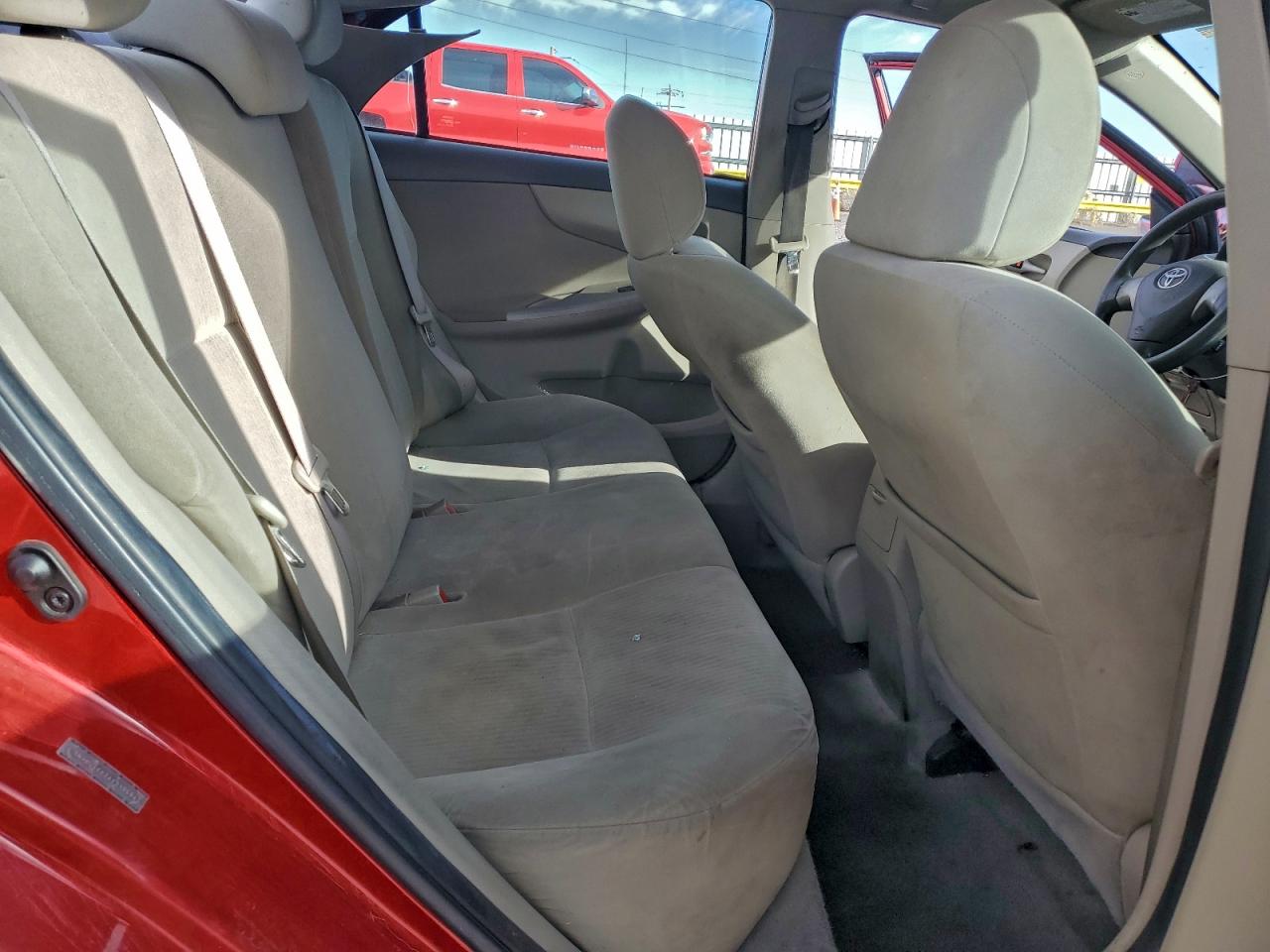 Toyota Corolla Base Image 9