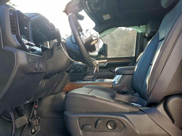 Chevrolet Silverado K2500 High Country Image 4