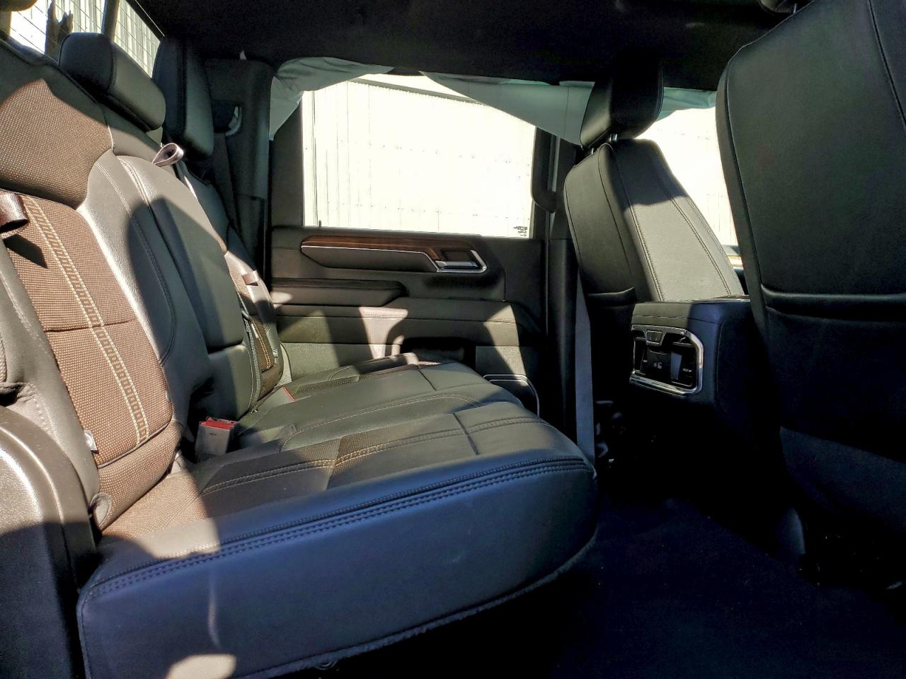 Chevrolet Silverado K2500 High Country Image 6