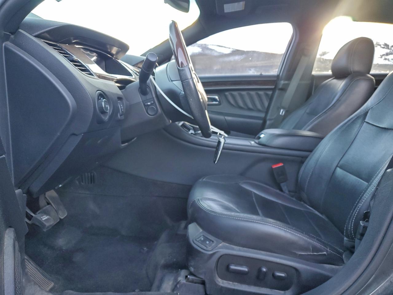 Ford Taurus Limited Image 7