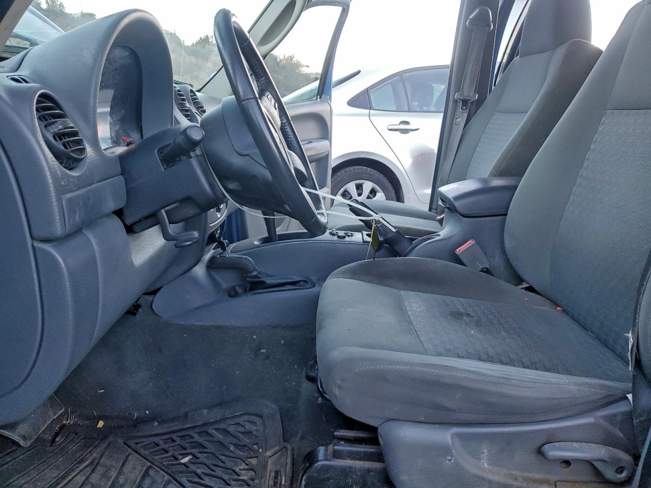 Jeep Liberty Sport Image 4