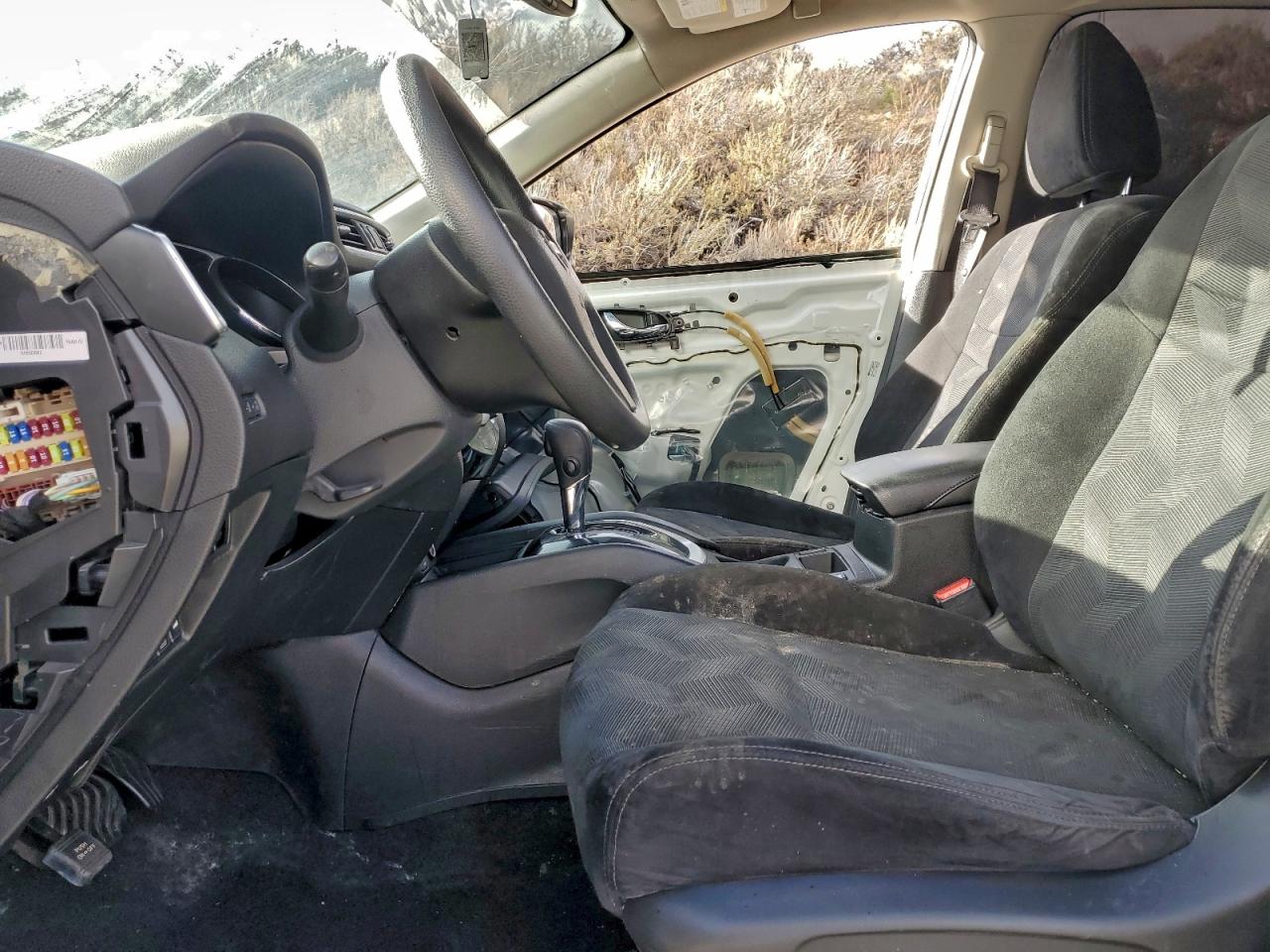 Nissan Rogue S Image 7