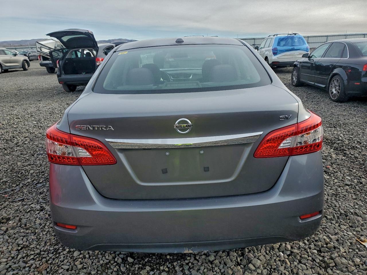 Nissan Sentra S Image 2