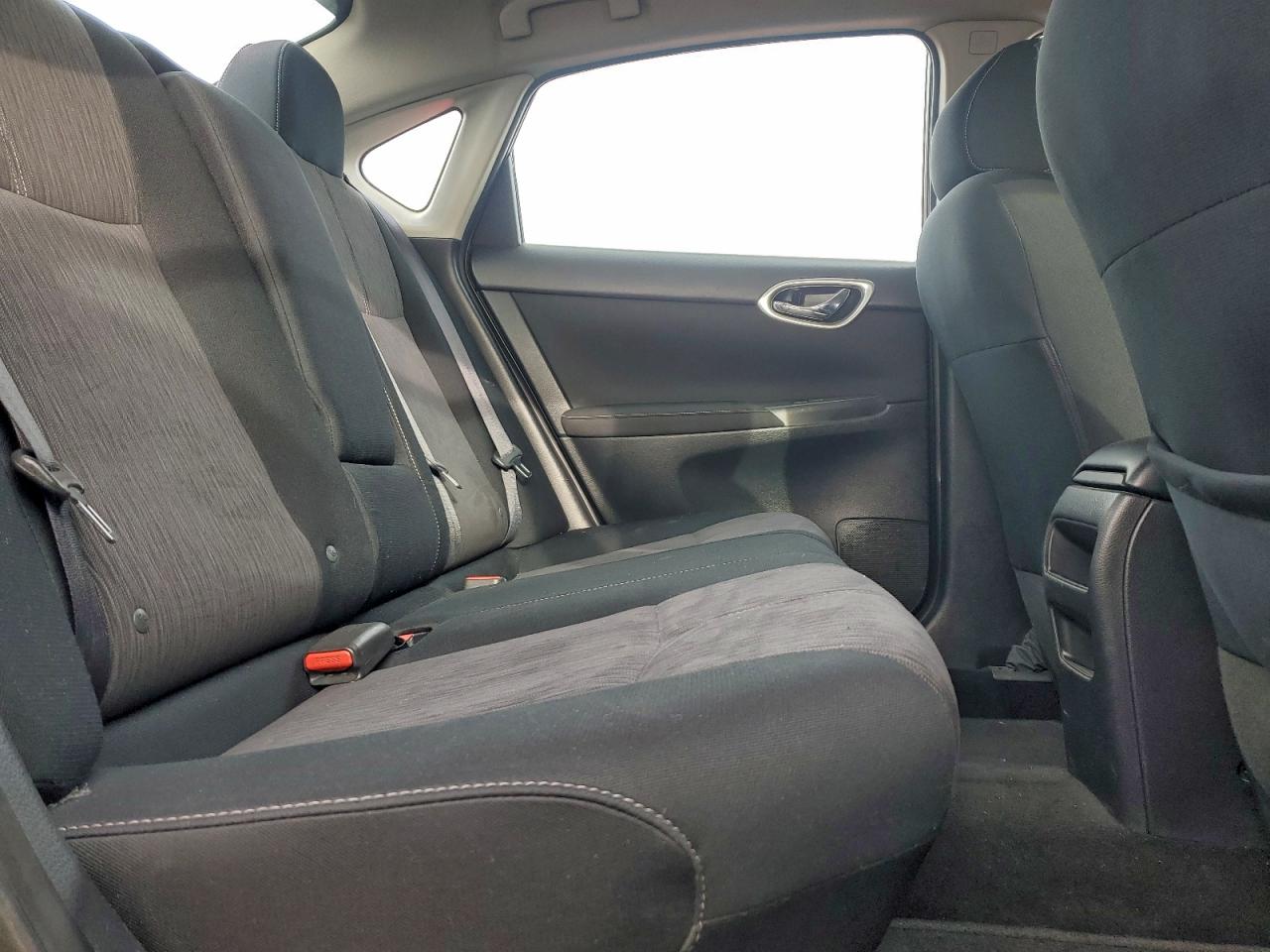 Nissan Sentra S Image 10