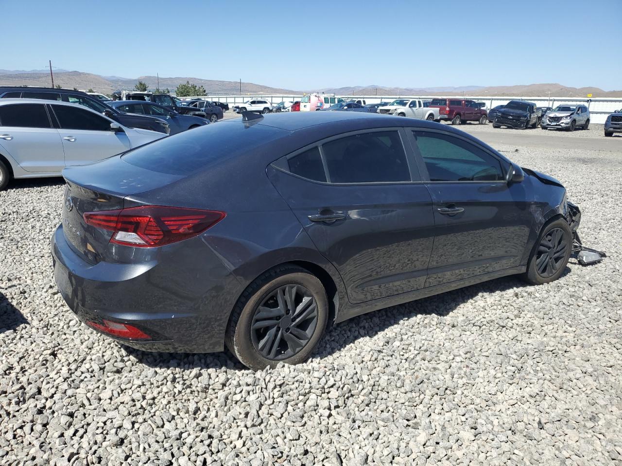 Hyundai ELANTRA Sel Image 2