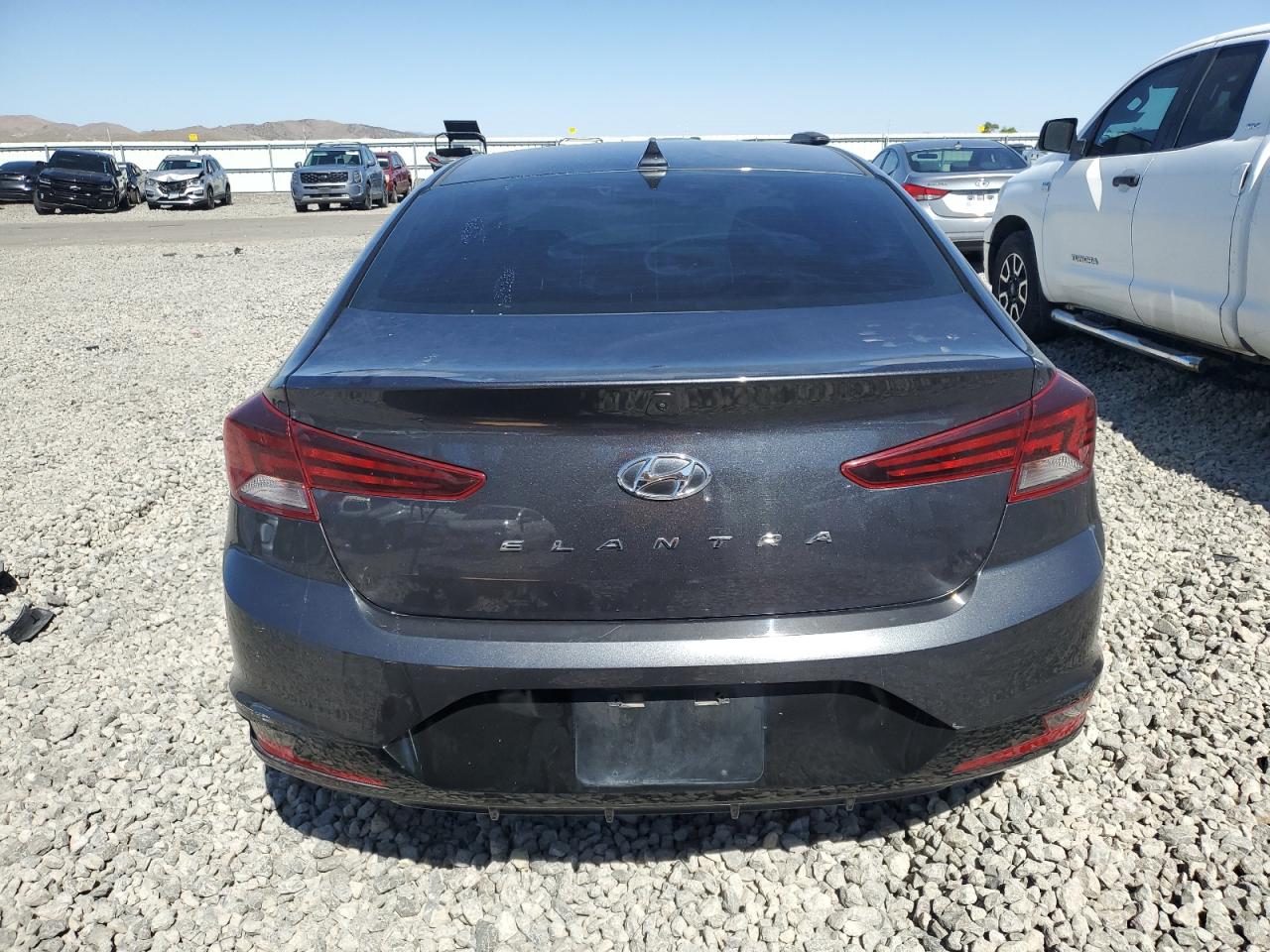 Hyundai ELANTRA Sel Image 4