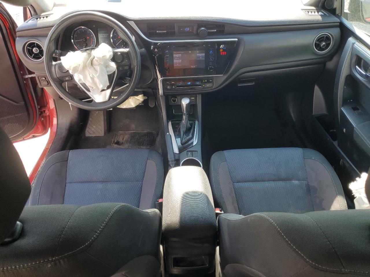 Toyota Corolla L Image 11