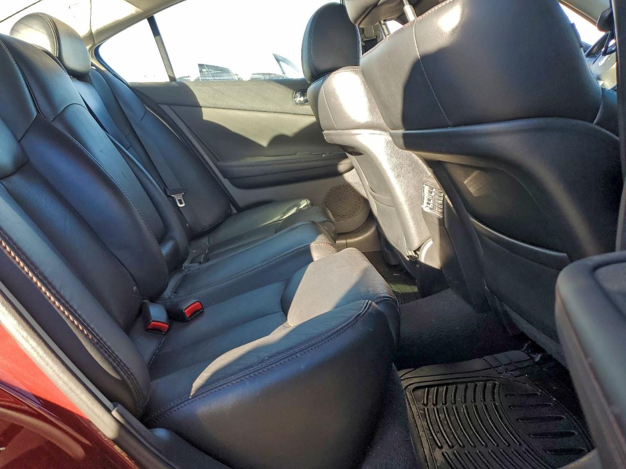 Nissan Maxima S Image 4