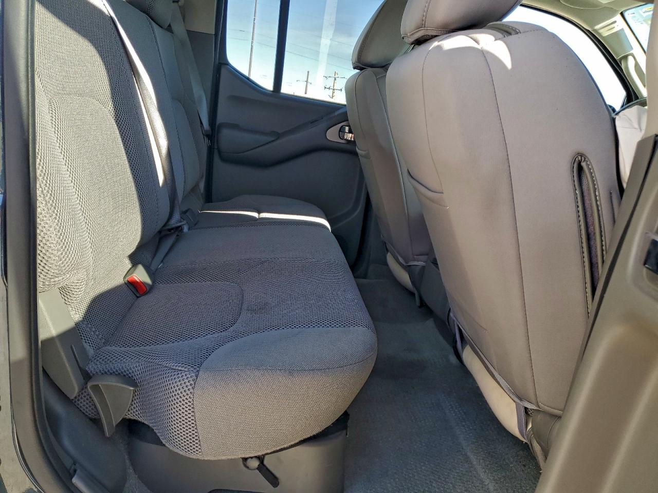 Nissan Frontier Sv Image 9