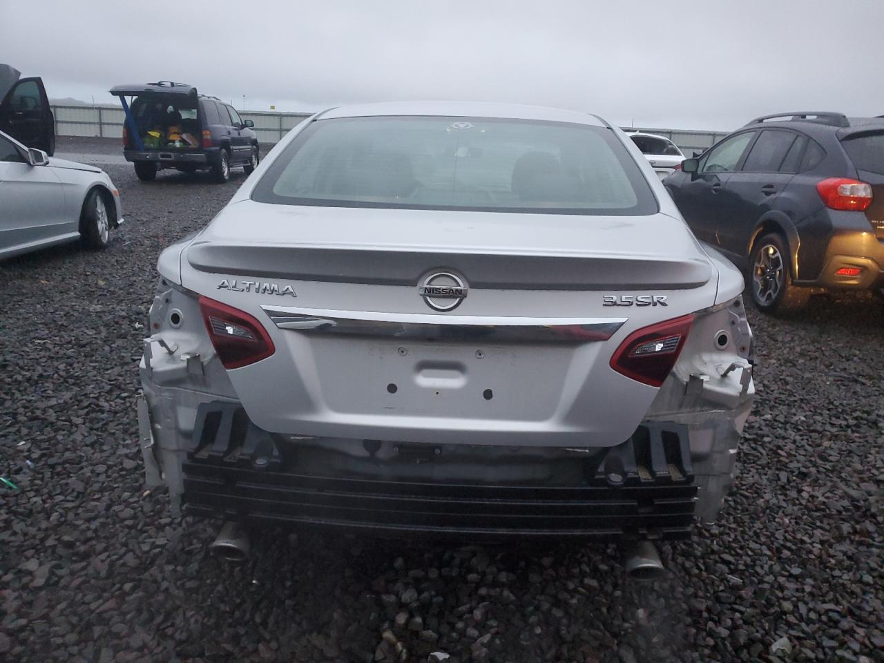 Nissan Altima 3.5sl Image 2