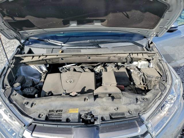 Toyota Highlander Se Image 8