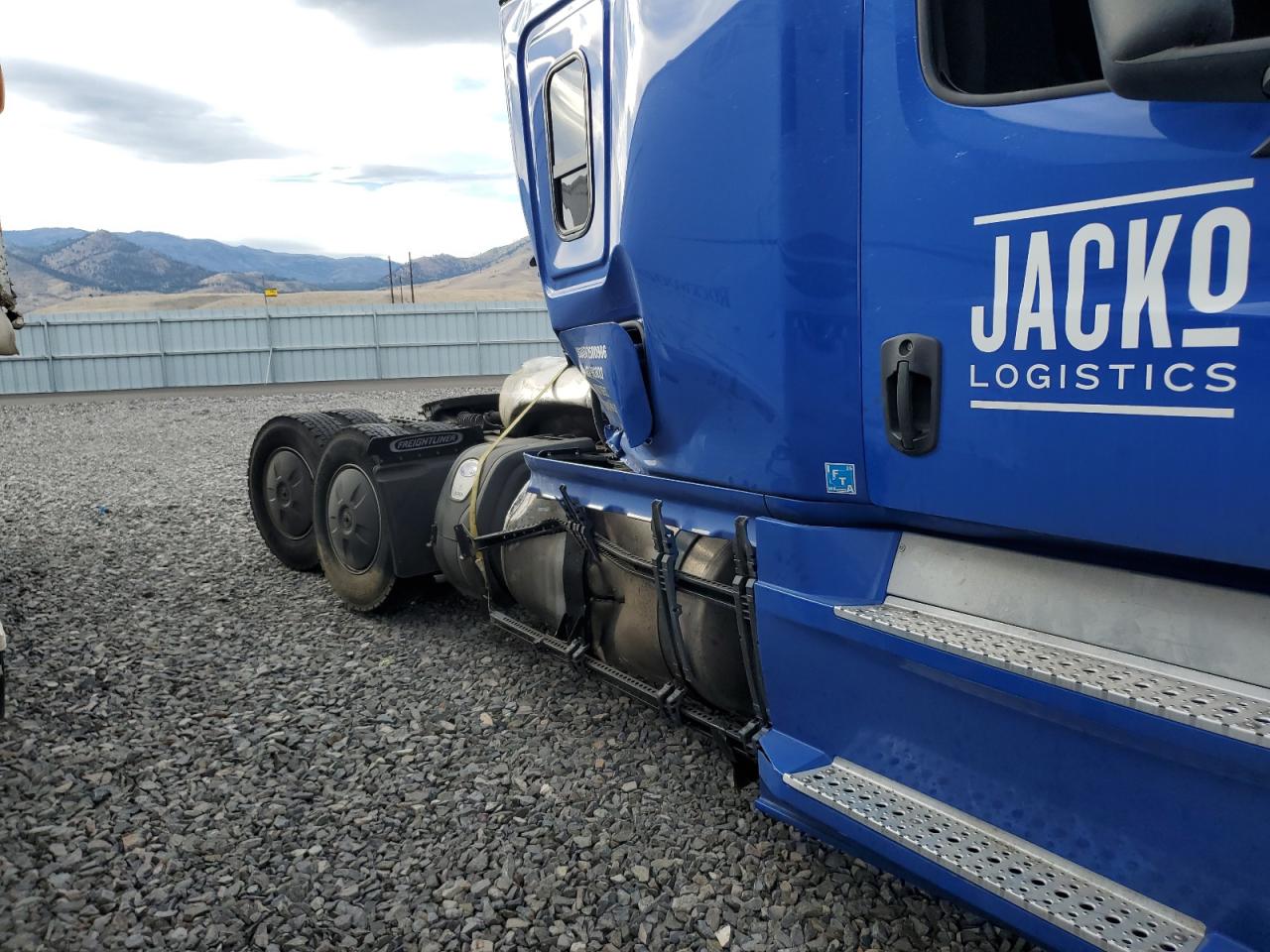 Freightliner Cascadia Image 8